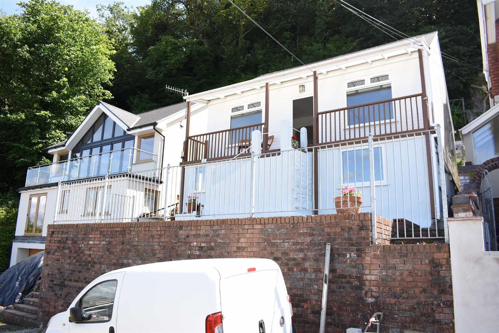 Broadview Lane, Mumbles, Swansea, SA3 4LN